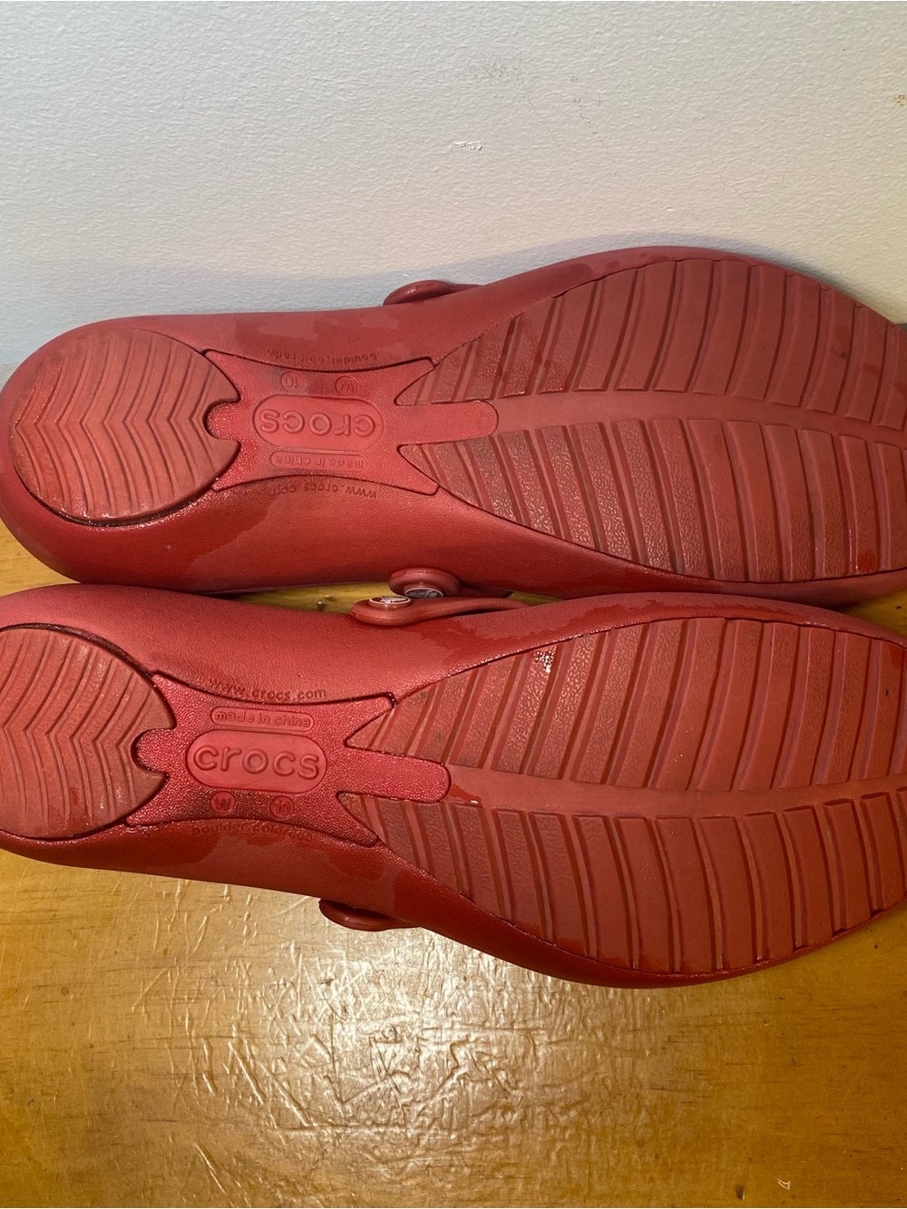 Crocs Women’s 10 Alice Ballet Flats Mary Jane Shoes Red Rubber Slip On Strap - Picture 7 of 7
